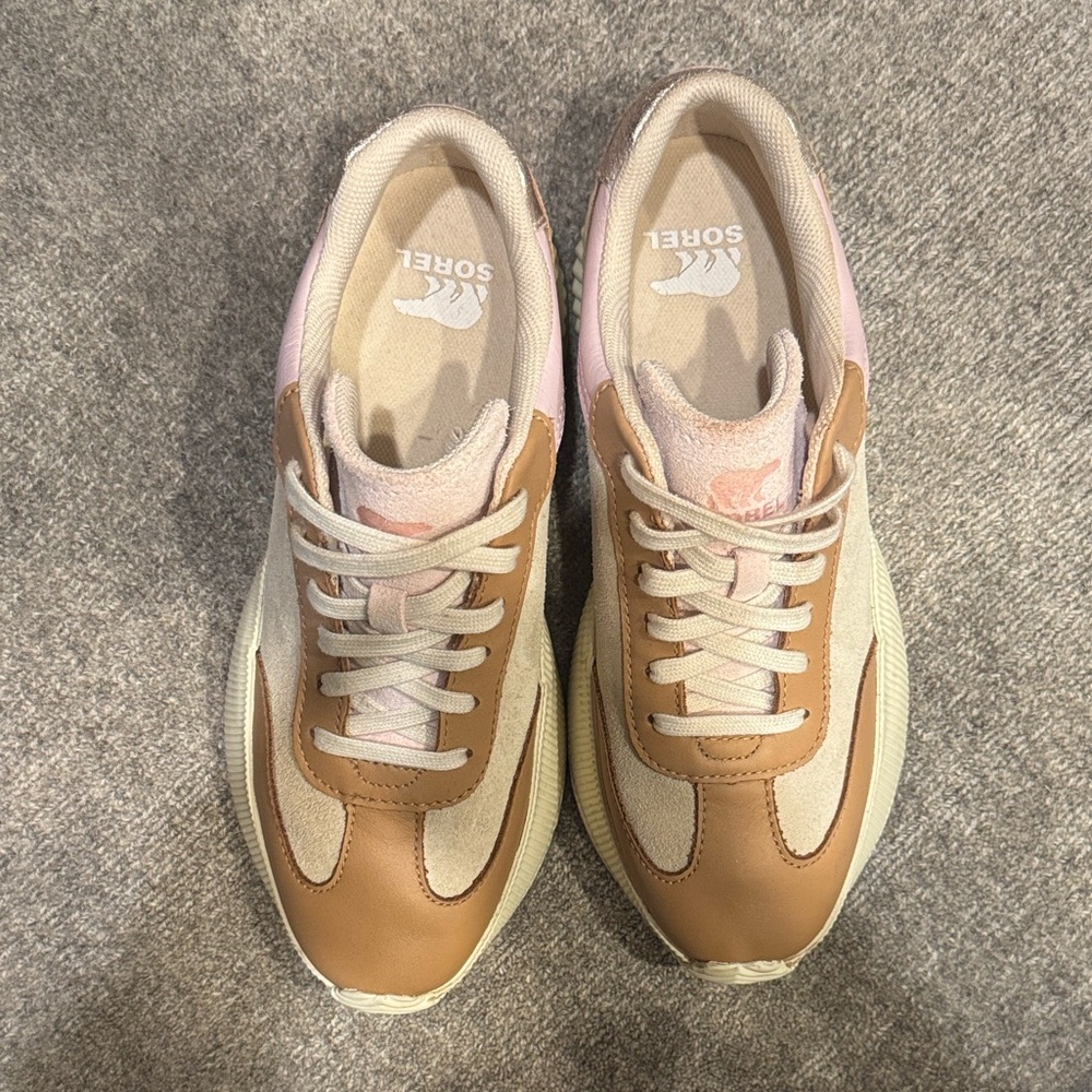 Nike Women's Brown and Cream Sneakers